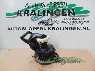 Używane Mechanizm zawieszenia kola zapasowego Renault Clio III (BR/CR) 1.2 16V 75 Cena € 40,00 Procedura marży oferowane przez Autosloperij Kralingen B.V.