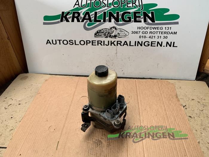 Usagé Pompe de direction Ford Focus C-Max 1.8 16V Prix € 100,00 Règlement à la marge proposé par Autosloperij Kralingen B.V.