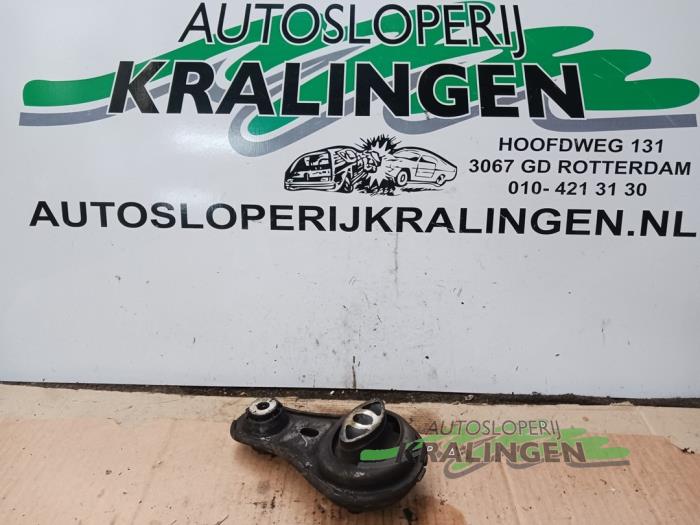 Used Engine mount Renault Master III (MA/MB/MC/MD/MH/MF/MG/MH) 2.3 dCi 16V Price € 19,99 Margin scheme offered by Autosloperij Kralingen B.V.