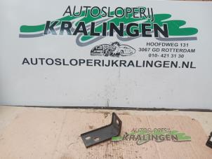 Used Radiator bar Renault Master IV (MA/MB/MC/MD/MH/MF/MG/MH) 2.3 dCi 16V Price € 20,00 Margin scheme offered by Autosloperij Kralingen B.V.