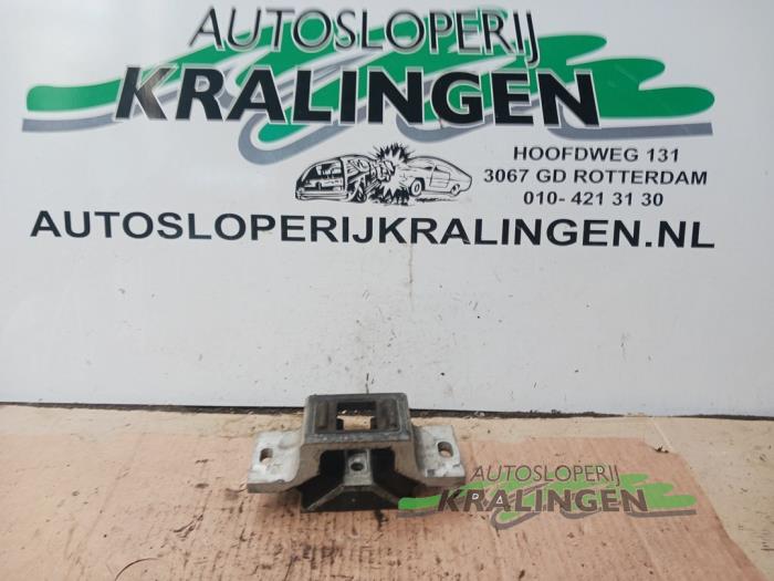 Used Engine mount Renault Master III (MA/MB/MC/MD/MH/MF/MG/MH) 2.3 dCi 16V Price € 25,00 Margin scheme offered by Autosloperij Kralingen B.V.