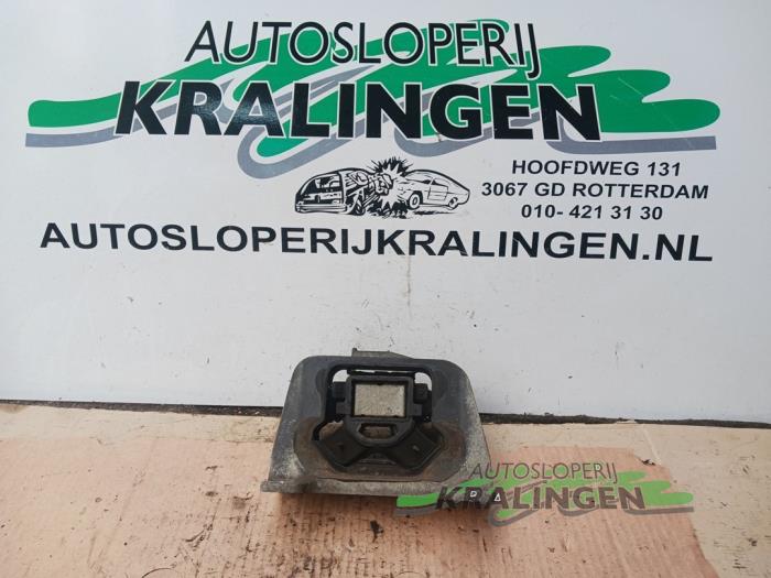 Used Engine mount Renault Master III (MA/MB/MC/MD/MH/MF/MG/MH) 2.3 dCi 16V Price € 25,00 Margin scheme offered by Autosloperij Kralingen B.V.