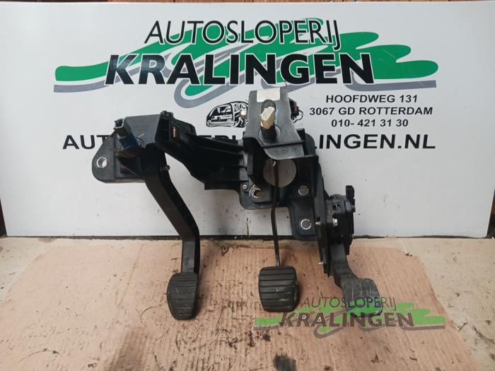 Gebrauchte Pedale Set Renault Master III (MA/MB/MC/MD/MH/MF/MG/MH) 2.3 dCi 16V Preis € 100,00 Margenregelung angeboten von Autosloperij Kralingen B.V.