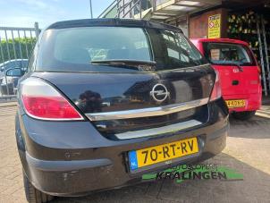 Usagé Pare-chocs arrière Opel Astra H (L48) 1.4 16V Twinport Prix € 100,00 Règlement à la marge proposé par Autosloperij Kralingen B.V.
