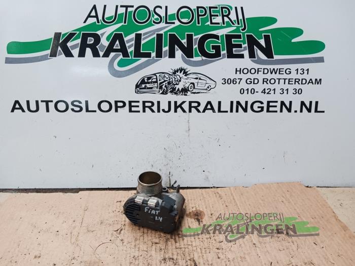 Gebrauchte Drosselklappengehäuse Fiat Bravo (198A) 1.4 T-Jet 16V 120 Preis € 50,00 Margenregelung angeboten von Autosloperij Kralingen B.V.