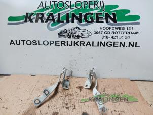 Usagé Charnière de capot Kia Picanto (TA) 1.0 12V Prix € 20,00 Règlement à la marge proposé par Autosloperij Kralingen B.V.