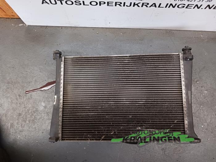 Gebrauchte Kühler Ford Fiesta 5 (JD/JH) 1.4 16V Preis € 50,00 Margenregelung angeboten von Autosloperij Kralingen B.V.