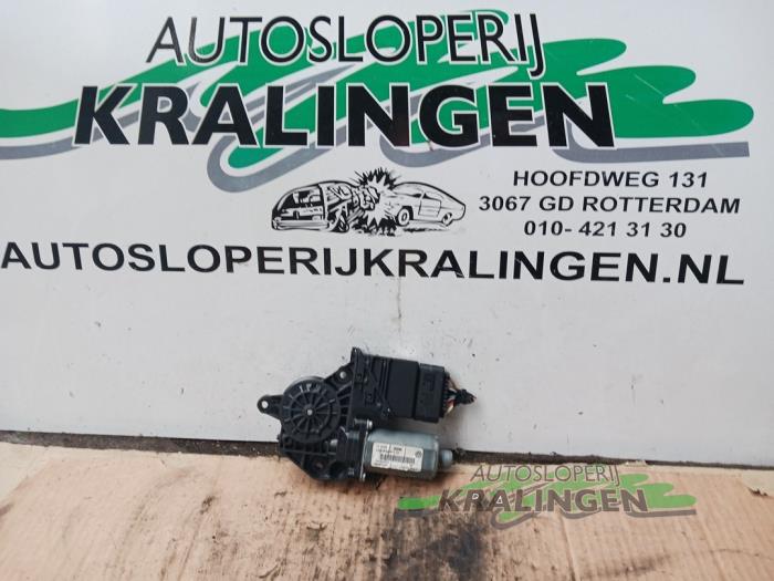 Usados Motor de ventanilla de puerta Volkswagen Golf V (1K1) 2.0 FSI 16V Precio € 25,00 Norma de margen ofrecido por Autosloperij Kralingen B.V.