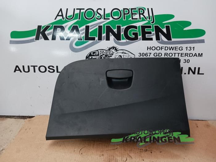 Begagnade Handskfack Seat Ibiza IV SC (6J1) 1.4 16V Pris € 50,00 Marginaltabell erbjuds av Autosloperij Kralingen B.V.