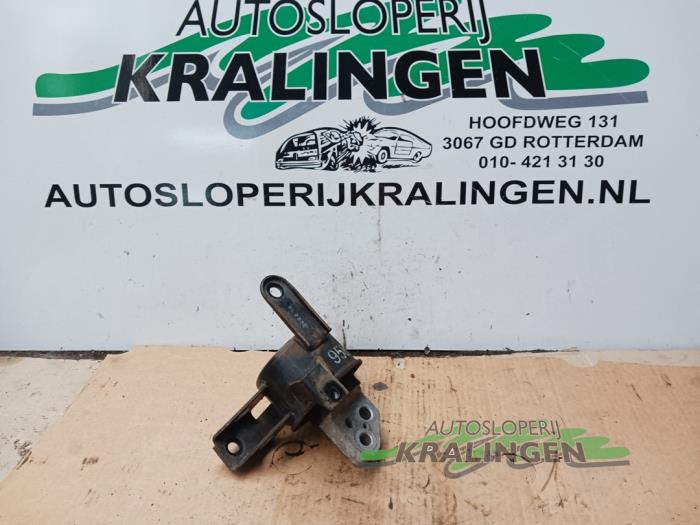 Begagnade Motorfäste Chevrolet Spark (M300) 1.0 16V Pris € 25,00 Marginaltabell erbjuds av Autosloperij Kralingen B.V.