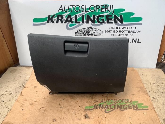 Begagnade Handskfack BMW X5 (E53) 3.0 24V Pris € 35,00 Marginaltabell erbjuds av Autosloperij Kralingen B.V.