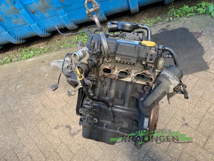 Usados Motor Opel Corsa C (F08/68) 1.0 12V Precio € 149,99 Norma de margen ofrecido por Autosloperij Kralingen B.V.