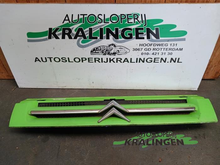Używane Grill Citroen Berlingo 1.9 D Cena € 25,00 Procedura marży oferowane przez Autosloperij Kralingen B.V.