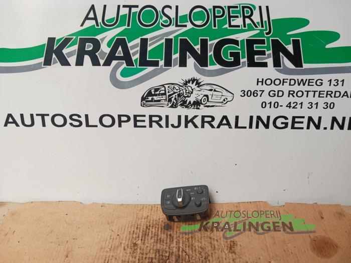 Używane Przelacznik swiatel Audi A3 Sportback (8VA/8VF) 1.4 TFSI 16V e-tron Cena € 19,99 Procedura marży oferowane przez Autosloperij Kralingen B.V.