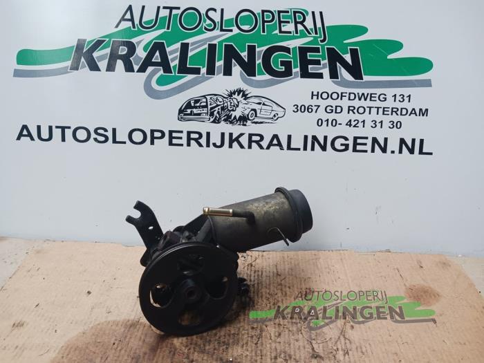 Usagé Pompe de direction Toyota Yaris (P1) 1.4 D-4D Prix € 25,00 Règlement à la marge proposé par Autosloperij Kralingen B.V.