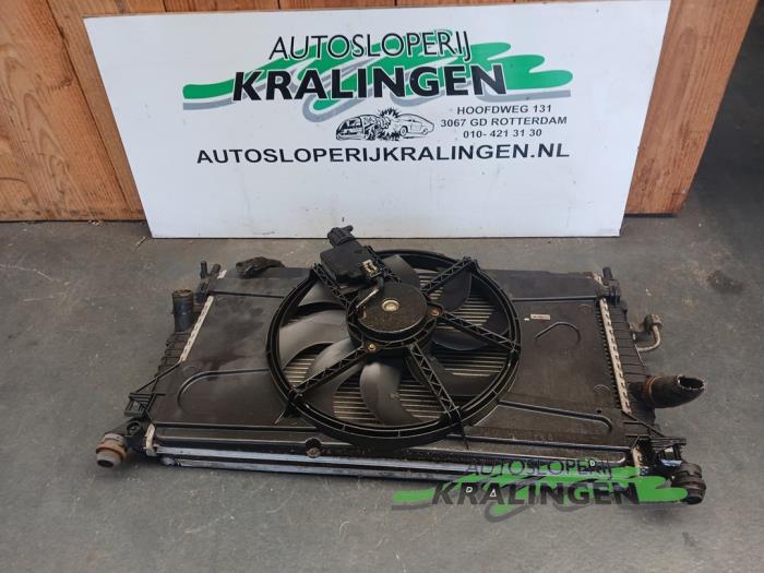 Gebrauchte Kühler Set Ford Focus 2 Wagon 1.6 16V Preis € 100,00 Margenregelung angeboten von Autosloperij Kralingen B.V.