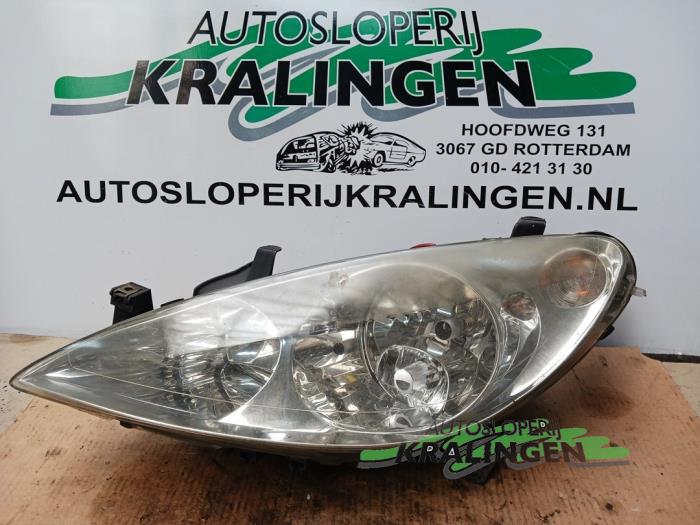 Usagé Reflektor lewy Peugeot 307 CC (3B) 2.0 16V Prix € 34,99 Règlement à la marge proposé par Autosloperij Kralingen B.V.