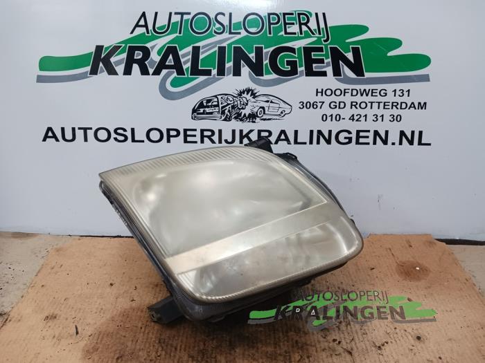Używane Reflektor prawy Suzuki New Ignis (MH) 1.3 16V Cena € 49,99 Procedura marży oferowane przez Autosloperij Kralingen B.V.