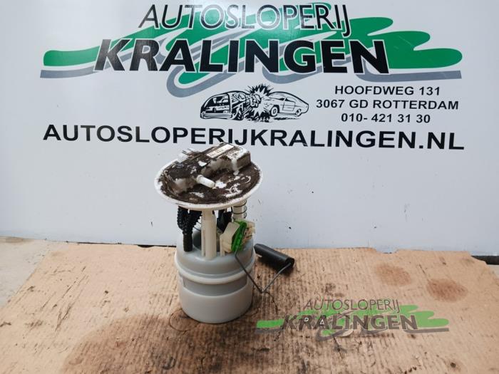 Gebrauchte Benzinpumpe Renault Twingo II (CN) 1.2 Preis € 19,97 Margenregelung angeboten von Autosloperij Kralingen B.V.