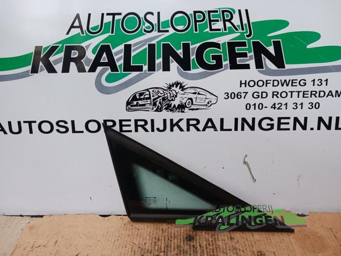 Usados Ventanilla triangular derecha delante Seat Ibiza ST (6J8) 1.2 TDI Ecomotive Precio € 40,00 Norma de margen ofrecido por Autosloperij Kralingen B.V.