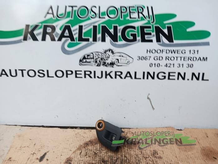 Gebrauchte Schiebedach Schalter Peugeot 308 SW (4E/H) 1.6 16V THP 150 Preis € 14,98 Margenregelung angeboten von Autosloperij Kralingen B.V.