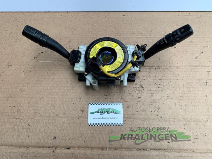 Usados Interruptor combinado de ventanillas Hyundai Matrix 1.6 16V Precio € 35,00 Norma de margen ofrecido por Autosloperij Kralingen B.V.