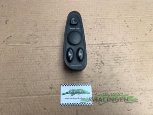 Used Electric window switch Hyundai Coupe 2.0i 16V Price € 25,00 Margin scheme offered by Autosloperij Kralingen B.V.