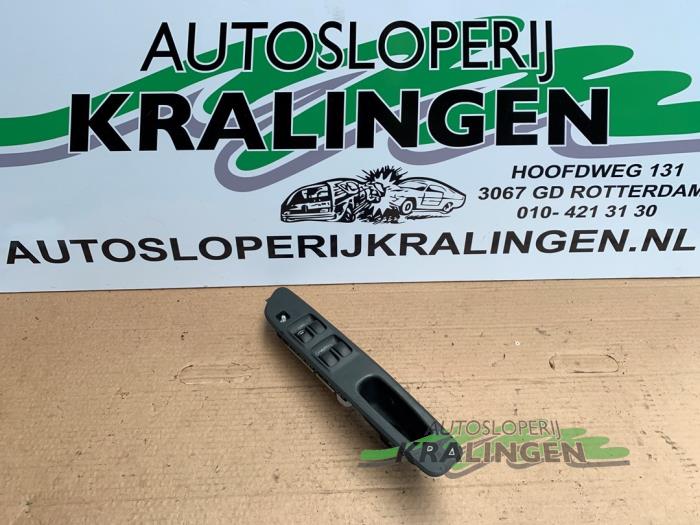 Usados Interruptor de ventanilla eléctrica Mitsubishi Space Wagon (N3/N4) 2.0 TD Precio € 35,00 Norma de margen ofrecido por Autosloperij Kralingen B.V.