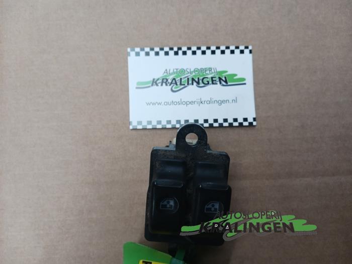 Usados Interruptor de ventanilla eléctrica Hyundai Atos 1.1 12V Precio € 9,99 Norma de margen ofrecido por Autosloperij Kralingen B.V.