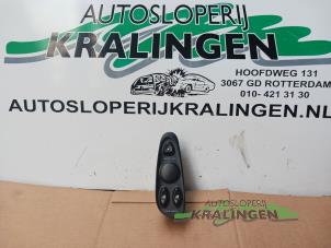 Used Electric window switch Hyundai Coupe 2.0i 16V Price € 19,99 Margin scheme offered by Autosloperij Kralingen B.V.