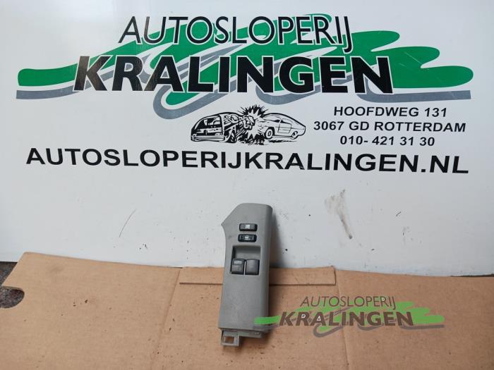 Usados Interruptor de ventanilla eléctrica Toyota Yaris II (P9) 1.0 12V VVT-i Precio € 24,99 Norma de margen ofrecido por Autosloperij Kralingen B.V.