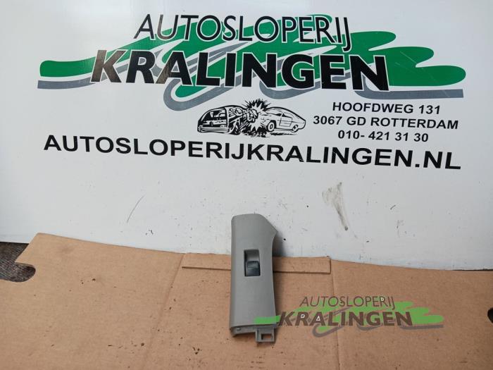 Usados Interruptor de ventanilla eléctrica Toyota Yaris II (P9) 1.0 12V VVT-i Precio € 9,99 Norma de margen ofrecido por Autosloperij Kralingen B.V.