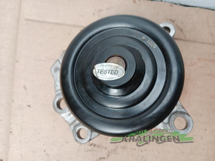 Vattenpump från en Toyota Yaris II (P9) 1.0 12V VVT-i 2007