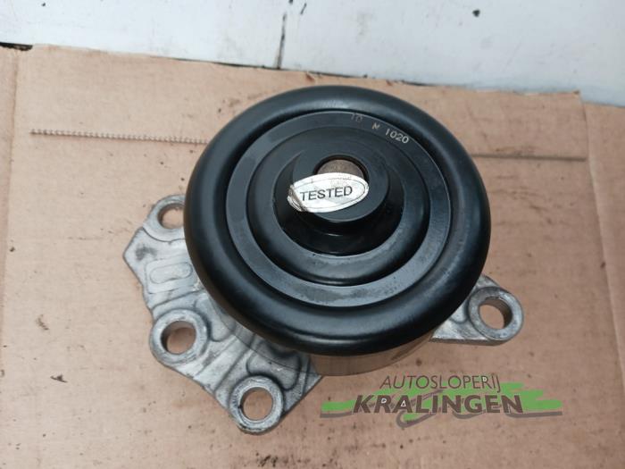 Vattenpump från en Toyota Yaris II (P9) 1.0 12V VVT-i 2007