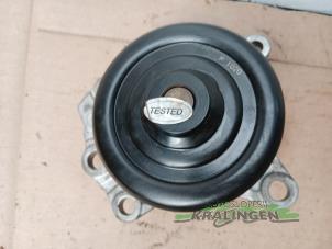 Vattenpump från en Toyota Yaris II (P9) 1.0 12V VVT-i 2007