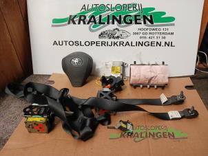 Gebrauchte Vollzähligkeit Airbags Toyota Yaris II (P9) 1.0 12V VVT-i Preis € 250,00 Margenregelung angeboten von Autosloperij Kralingen B.V.