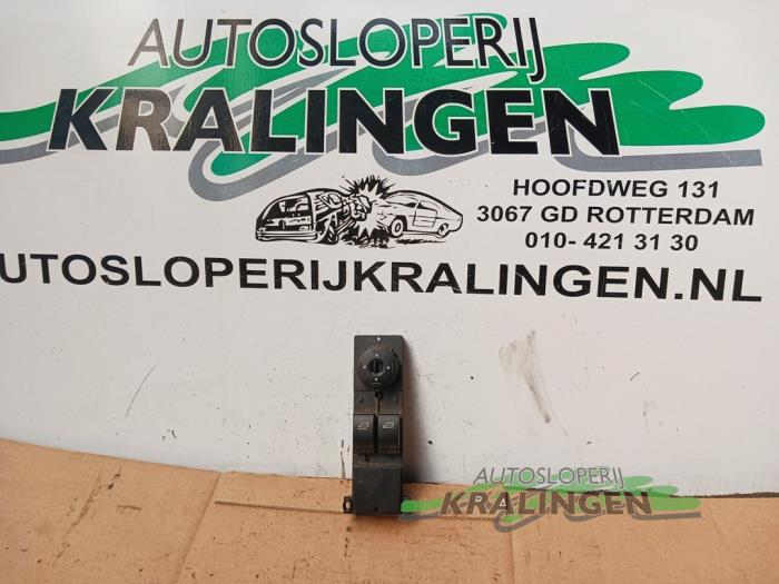 Usados Interruptor de ventanilla eléctrica Ford Focus 2 1.6 TDCi 16V 90 Precio € 9,99 Norma de margen ofrecido por Autosloperij Kralingen B.V.