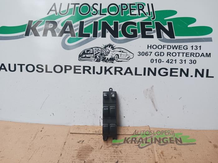 Usados Interruptor de ventanilla eléctrica Nissan Primera (P12) 2.0 16V CVT Precio € 9,99 Norma de margen ofrecido por Autosloperij Kralingen B.V.