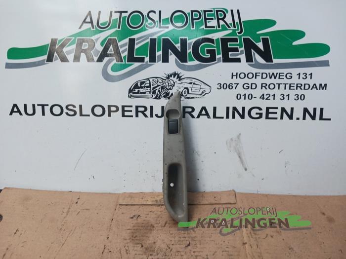 Usados Interruptor de ventanilla eléctrica Nissan Almera Tino (V10M) 1.8 16V Precio € 9,99 Norma de margen ofrecido por Autosloperij Kralingen B.V.