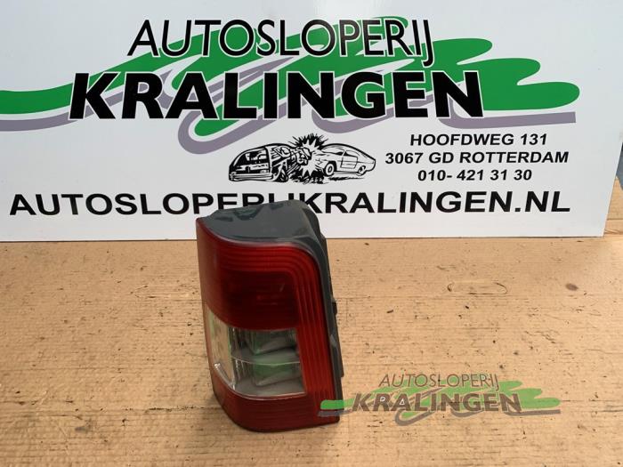 Begagnade Baklykta, vänster Peugeot Partner 1.9D Pris € 25,00 Marginaltabell erbjuds av Autosloperij Kralingen B.V.