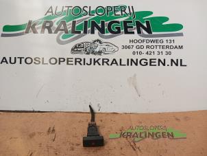 Begagnade Nödbelysningsbrytare Nissan Terrano II (R20/TR50) 2.4 12V Pris € 9,99 Marginaltabell erbjuds av Autosloperij Kralingen B.V.