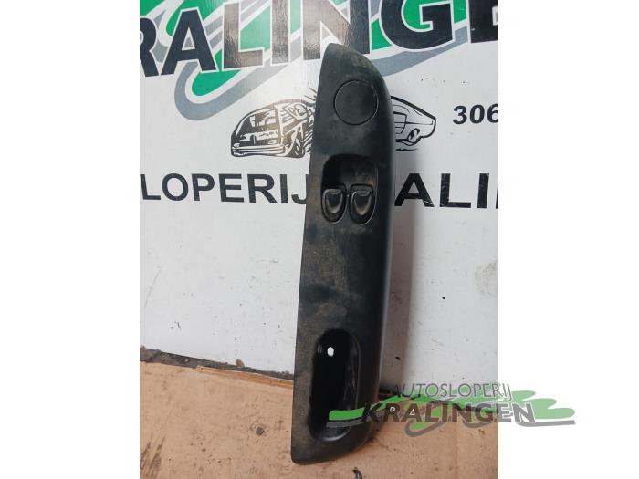 Usados Interruptor de ventanilla eléctrica Chevrolet Matiz 0.8 S,SE Precio € 14,99 Norma de margen ofrecido por Autosloperij Kralingen B.V.