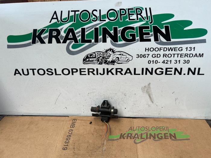 Usados Interruptor GPL Renault Espace (JE) 2.0 16V Grand Espace Precio € 35,00 Norma de margen ofrecido por Autosloperij Kralingen B.V.