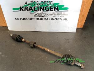 Usados Eje de transmisión derecha delante Fiat Stilo (192A/B) 1.6 16V 3-Drs. Precio € 24,99 Norma de margen ofrecido por Autosloperij Kralingen B.V.