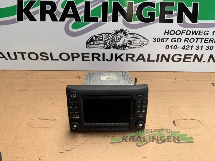 Używane Radio Fiat Stilo (192A/B) 1.6 16V 3-Drs. Cena € 50,00 Procedura marży oferowane przez Autosloperij Kralingen B.V.