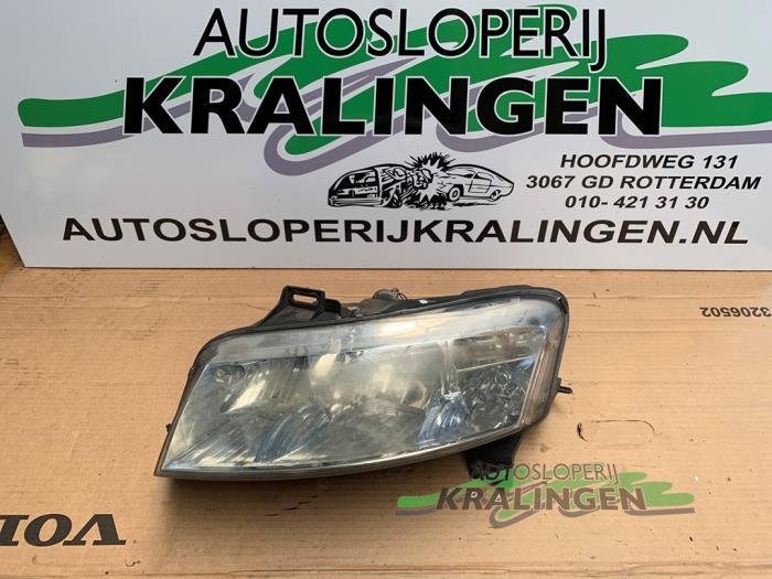 Używane Reflektor lewy Fiat Stilo (192A/B) 1.6 16V 3-Drs. Cena € 19,98 Procedura marży oferowane przez Autosloperij Kralingen B.V.
