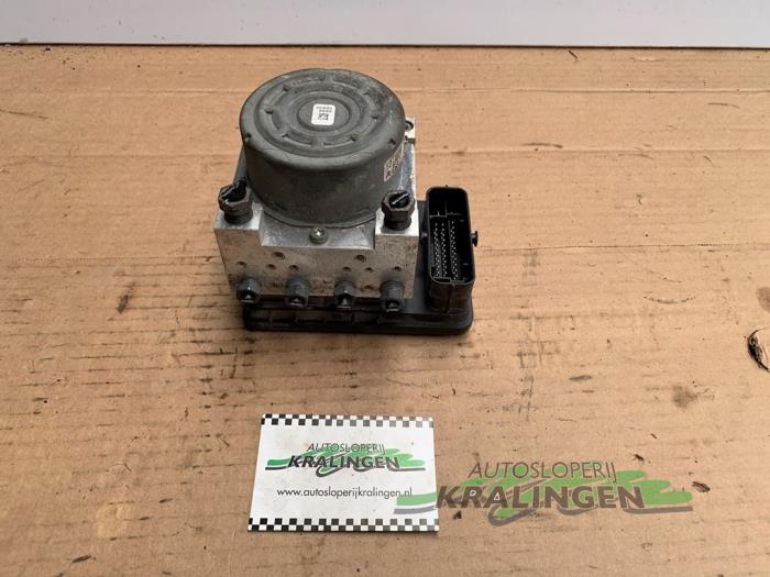 Begagnade ABS-pump Peugeot 208 I (CA/CC/CK/CL) 1.2 Vti 12V PureTech 82 Pris € 24,98 Marginaltabell erbjuds av Autosloperij Kralingen B.V.
