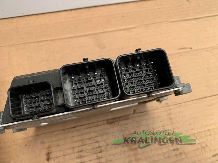 Engine management computer from a Peugeot 208 I (CA/CC/CK/CL) 1.2 Vti 12V PureTech 82 2013