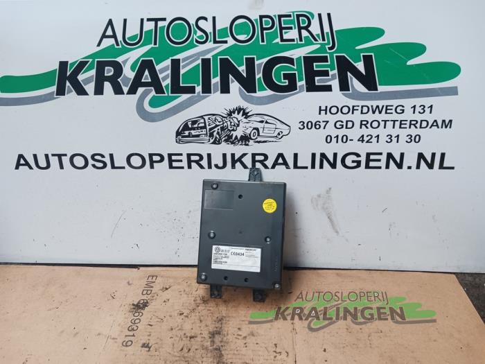 Używane Modul telefoniczny Volkswagen Golf V (1K1) 1.4 GT 16V Cena € 35,00 Procedura marży oferowane przez Autosloperij Kralingen B.V.