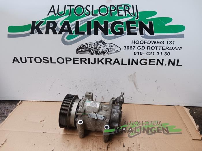 Usagé Pompe clim Renault Clio III (BR/CR) 1.2 16V 75 Prix € 8,99 Règlement à la marge proposé par Autosloperij Kralingen B.V.